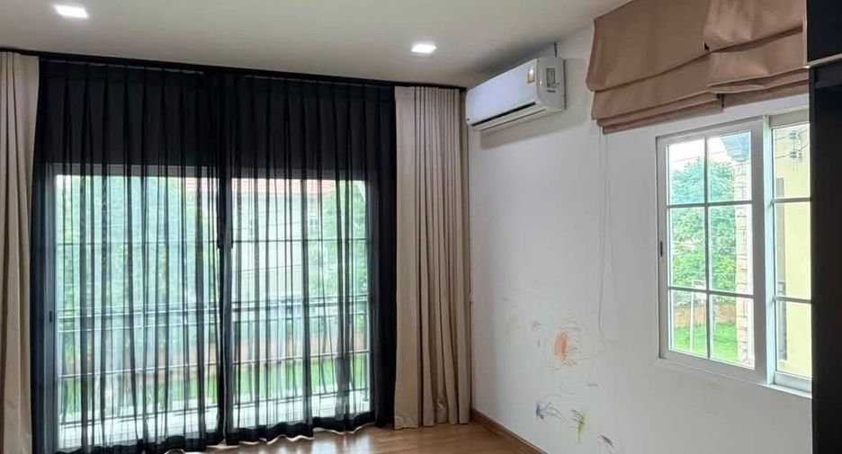For sale 4 ベッドルーム townhouse in Bang Khae, Bangkok