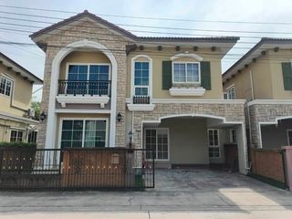 For sale 4 ベッドルーム townhouse in Bang Khae, Bangkok