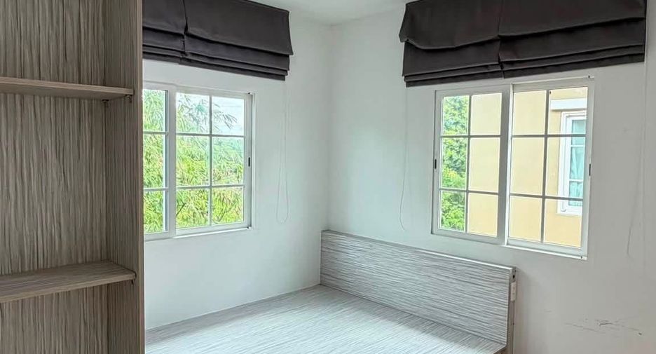 For sale 4 ベッドルーム townhouse in Bang Khae, Bangkok
