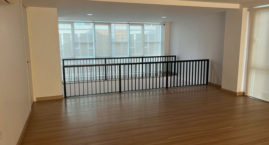 For rent 2 bedrooms house in Bang Na, Bangkok