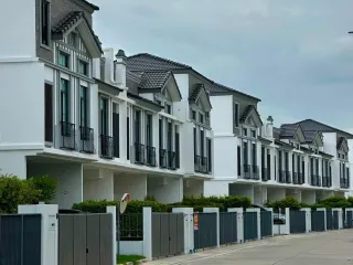 For rent 3 bedrooms townhouse in Bang Phli, Samut Prakan