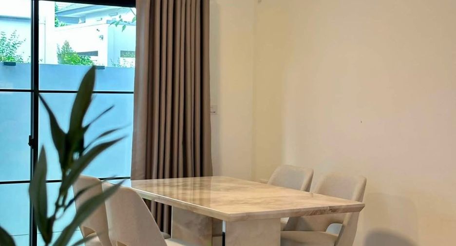 For rent 3 bedrooms townhouse in Bang Phli, Samut Prakan