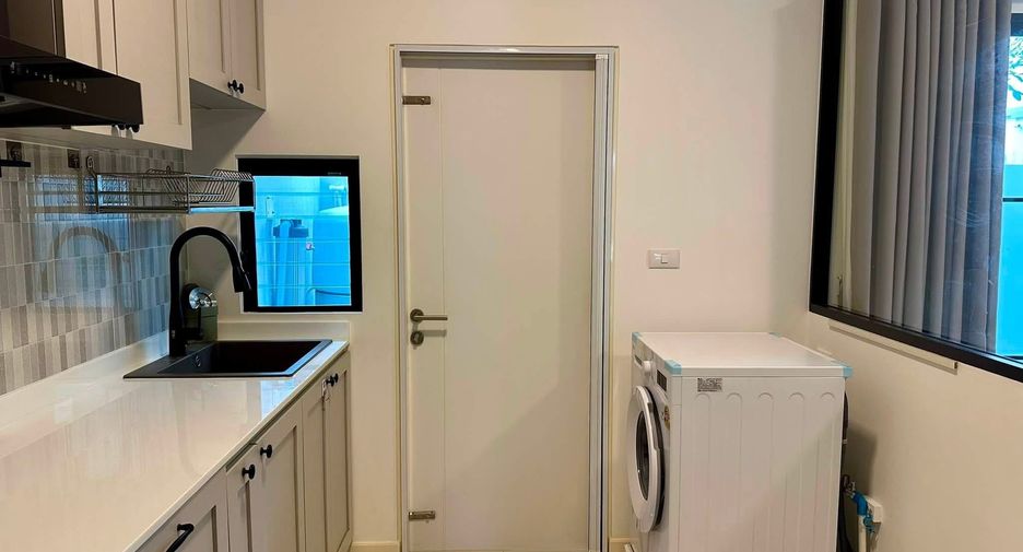 For rent 3 bedrooms townhouse in Bang Phli, Samut Prakan