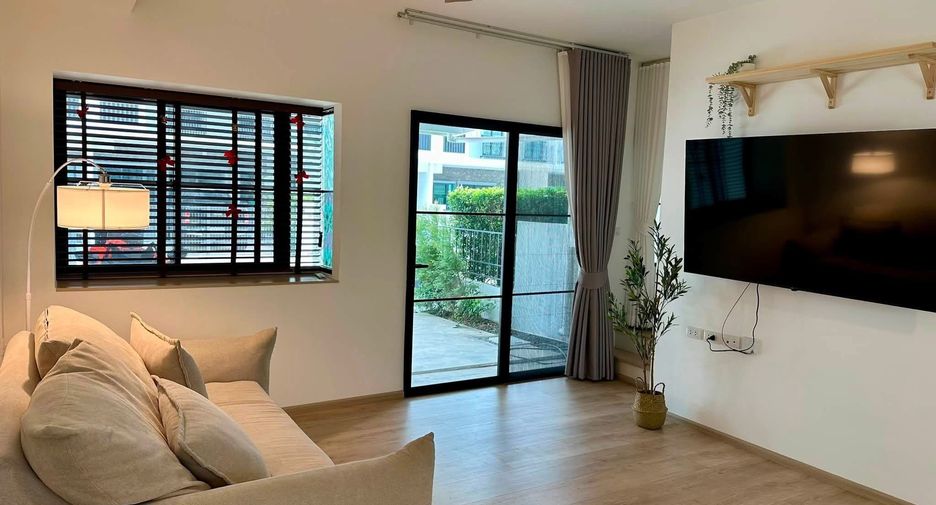 For rent 3 bedrooms townhouse in Bang Phli, Samut Prakan