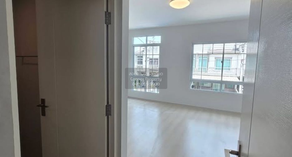 Casa adosada en venta de 2 habitaciones en Krathum Baen, Samut Sakhon