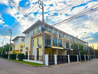Casa adosada en venta de 3 habitaciones en Pak Kret, Nonthaburi