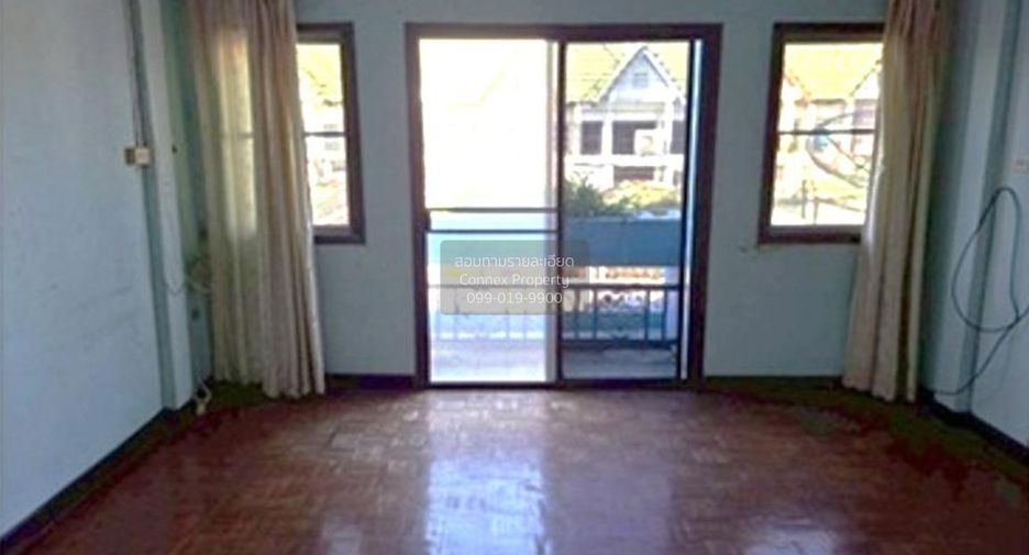 Casa adosada en venta de 6 habitaciones en Lat Krabang, Bangkok
