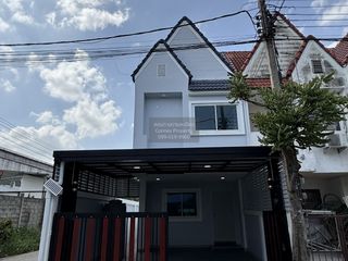 Casa adosada en venta de 3 habitaciones en Sai Mai, Bangkok