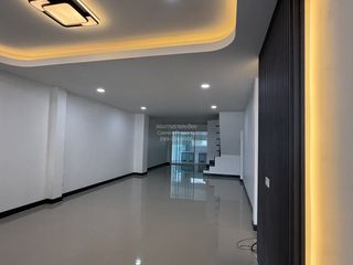 Casa adosada en venta de 3 habitaciones en Sai Mai, Bangkok