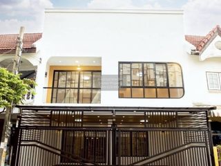 For sale 4 bedrooms townhouse in Wang Thonglang, Bangkok
