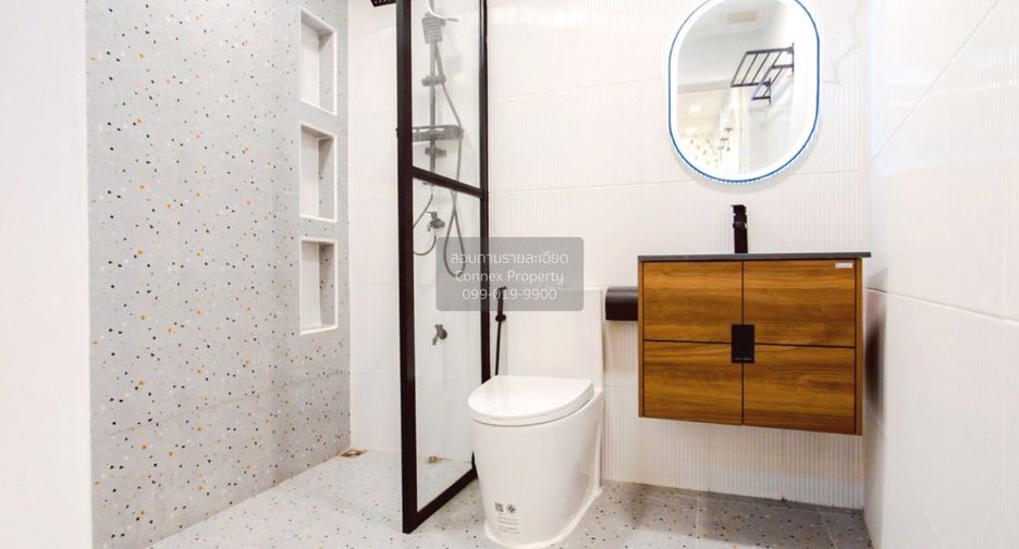 For sale 4 bedrooms townhouse in Wang Thonglang, Bangkok