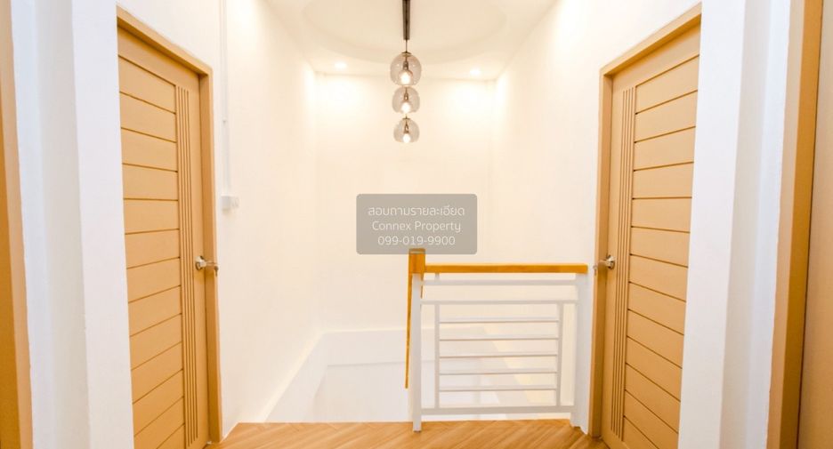 For sale 4 bedrooms townhouse in Wang Thonglang, Bangkok