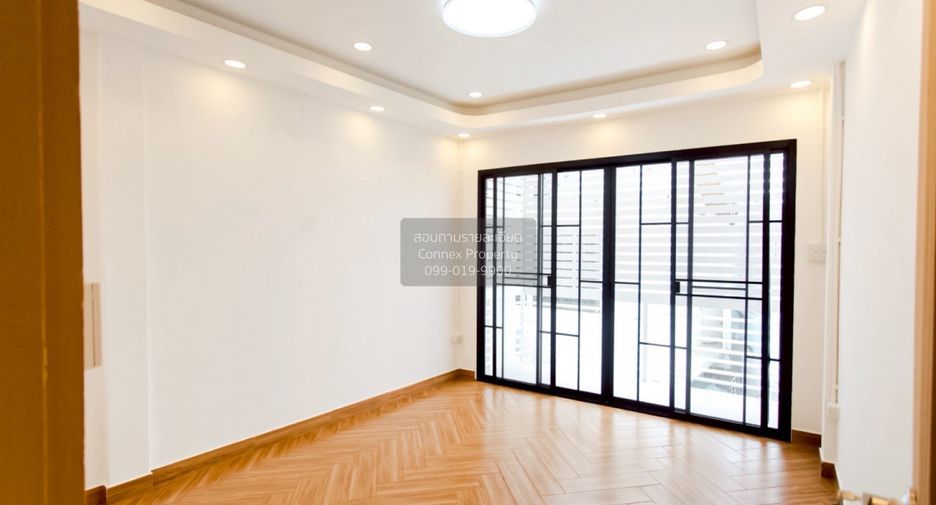 For sale 4 bedrooms townhouse in Wang Thonglang, Bangkok