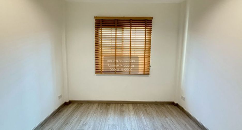 Casa adosada en venta de 3 habitaciones en Pak Kret, Nonthaburi