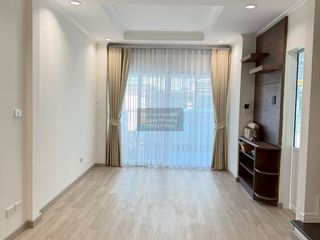 Casa adosada en venta de 3 habitaciones en Pak Kret, Nonthaburi