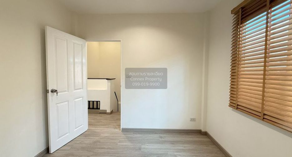 Casa adosada en venta de 3 habitaciones en Pak Kret, Nonthaburi