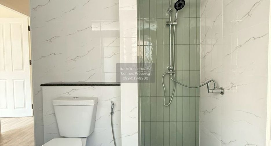 Casa adosada en venta de 3 habitaciones en Pak Kret, Nonthaburi