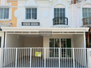 Casa adosada en venta de 3 habitaciones en Pak Kret, Nonthaburi