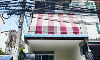 Reihenhaus zum Kauf mit 4 Zimmer in Pak Kret, Nonthaburi