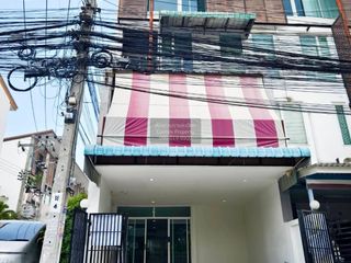 For sale 4 bedrooms townhouse in Pak Kret, Nonthaburi