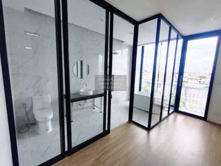 Casa adosada en venta de 3 habitaciones en Mueang Samut Prakan, Samut Prakan