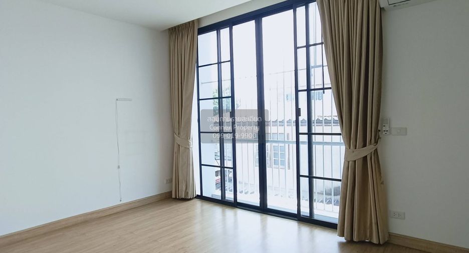 Casa adosada en venta de 3 habitaciones en Mueang Samut Prakan, Samut Prakan