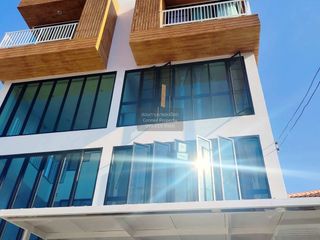 Casa adosada en venta de 3 habitaciones en Mueang Samut Prakan, Samut Prakan