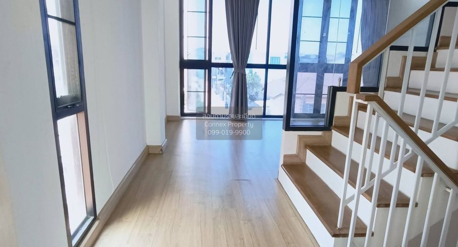 Casa adosada en venta de 3 habitaciones en Mueang Samut Prakan, Samut Prakan