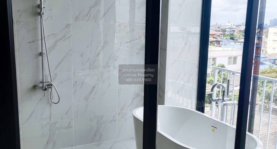 Casa adosada en venta de 3 habitaciones en Mueang Samut Prakan, Samut Prakan