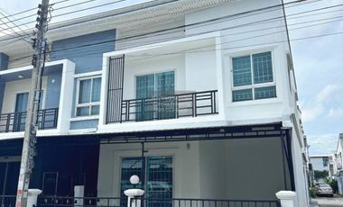 For sale 3 bedrooms townhouse in Prawet, Bangkok