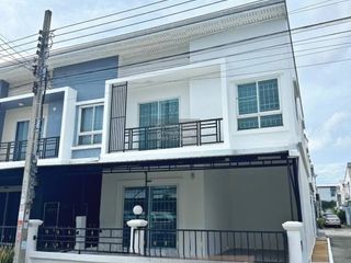 For sale 3 bedrooms townhouse in Prawet, Bangkok