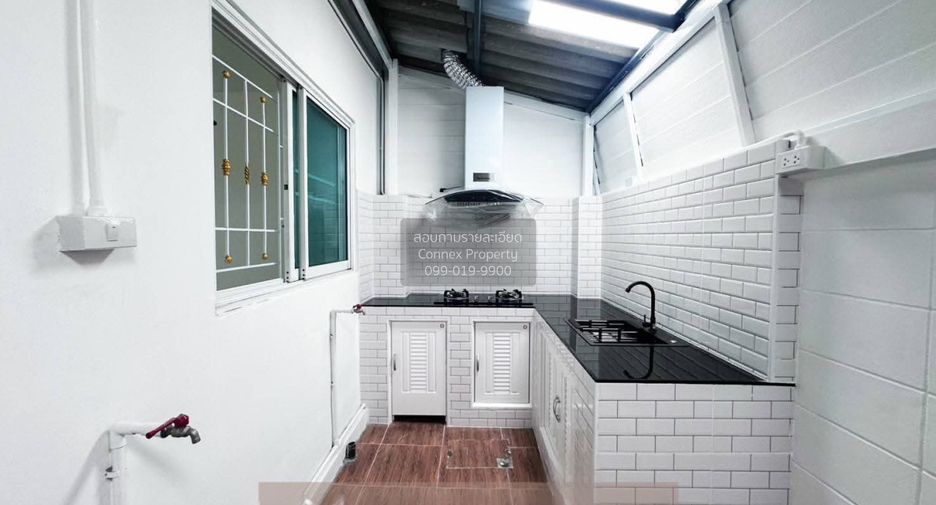 For sale 3 bedrooms townhouse in Prawet, Bangkok