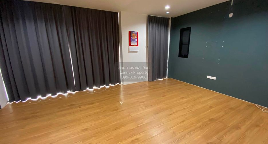 Casa en venta de 4 habitaciones en Phra Samut Chedi, Samut Prakan