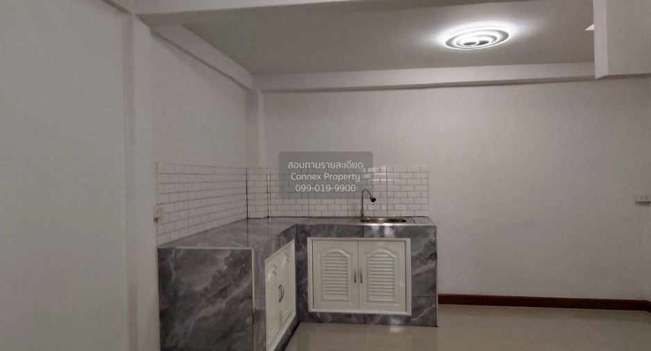 Casa adosada en venta de 3 habitaciones en Bang Bon, Bangkok
