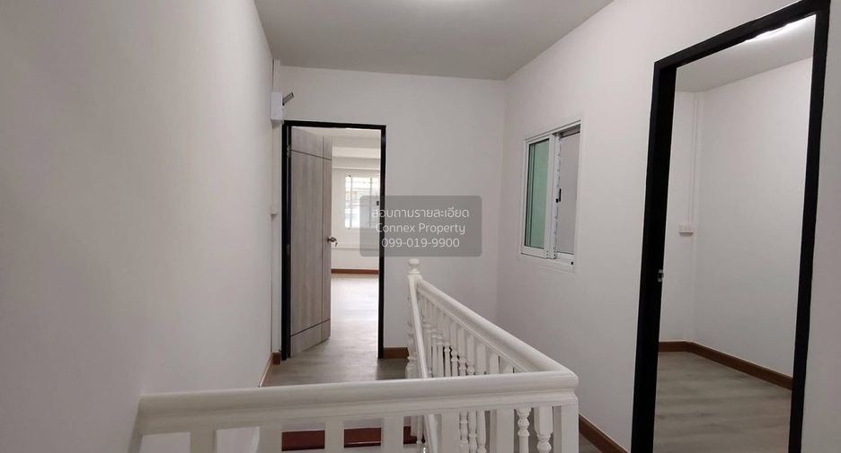 Casa adosada en venta de 3 habitaciones en Bang Bon, Bangkok