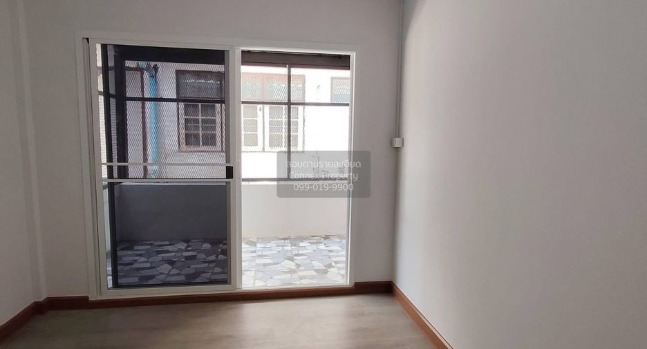 Casa adosada en venta de 3 habitaciones en Bang Bon, Bangkok