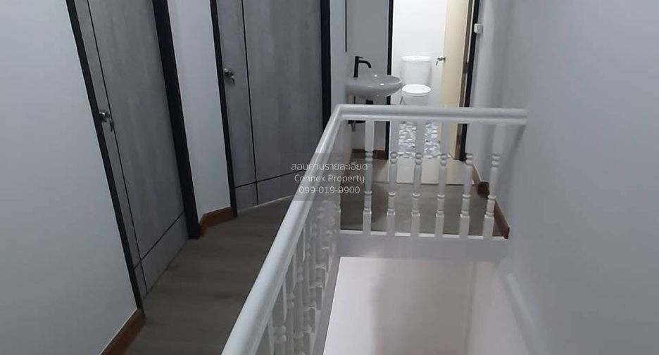 Casa adosada en venta de 3 habitaciones en Bang Bon, Bangkok