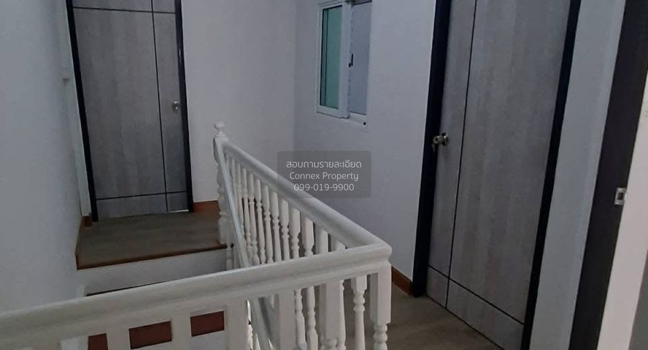Casa adosada en venta de 3 habitaciones en Bang Bon, Bangkok
