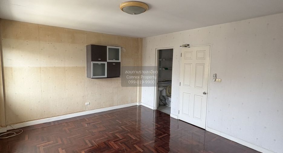 Casa adosada en venta de 3 habitaciones en Chom Thong, Bangkok