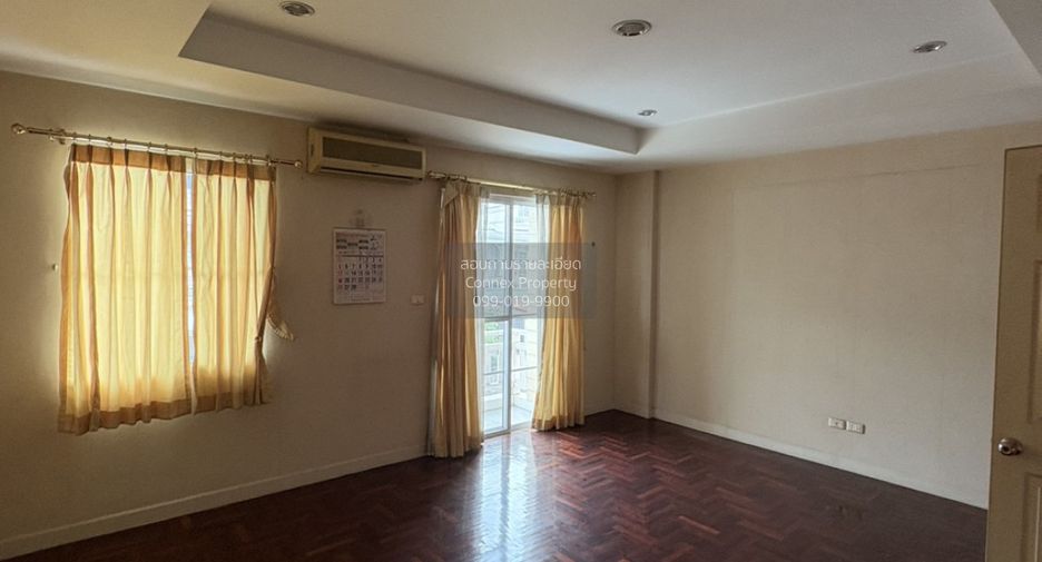 Casa adosada en venta de 3 habitaciones en Chom Thong, Bangkok