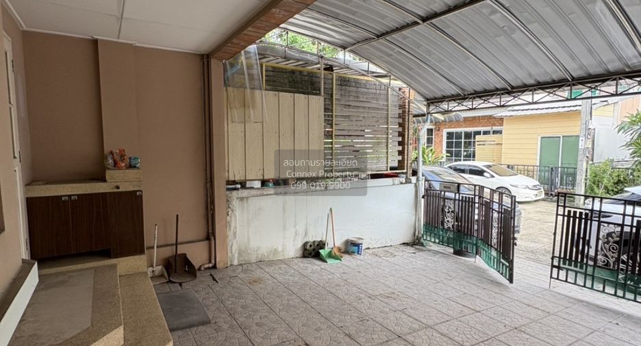 Casa adosada en venta de 3 habitaciones en Chom Thong, Bangkok