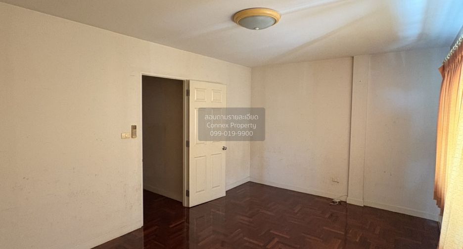 Casa adosada en venta de 3 habitaciones en Chom Thong, Bangkok