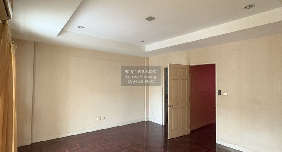 Casa adosada en venta de 3 habitaciones en Chom Thong, Bangkok