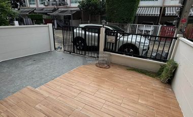 Casa adosada en venta de 3 habitaciones en Bang Kruai, Nonthaburi