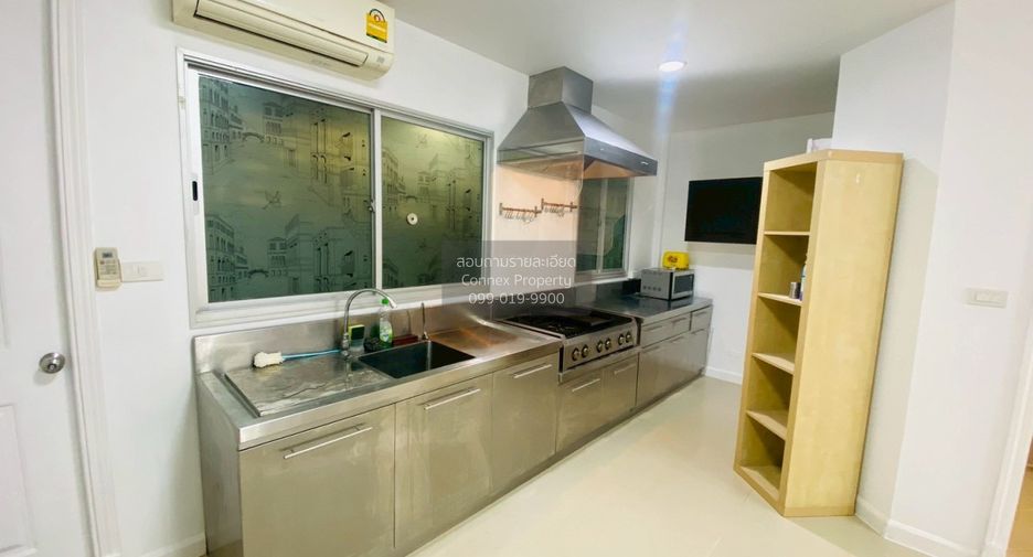 For sale 3 bedrooms townhouse in Prawet, Bangkok