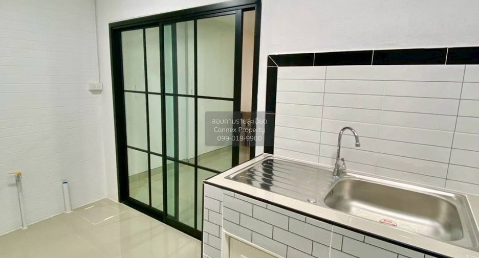 Casa adosada en venta de 3 habitaciones en Sai Noi, Nonthaburi