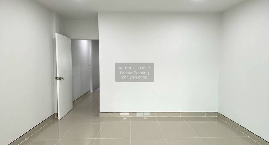 Casa adosada en venta de 3 habitaciones en Sai Noi, Nonthaburi