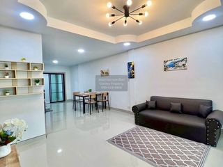 Casa adosada en venta de 3 habitaciones en Sai Noi, Nonthaburi