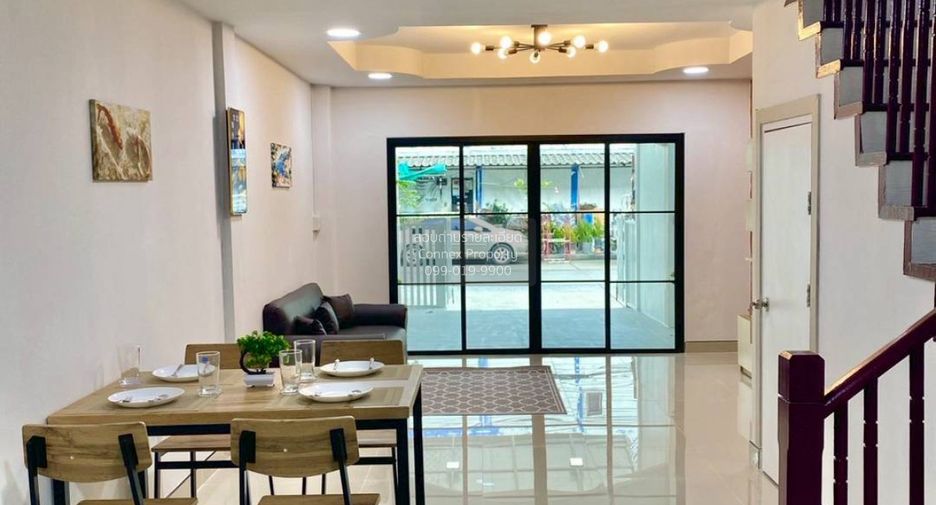Casa adosada en venta de 3 habitaciones en Sai Noi, Nonthaburi