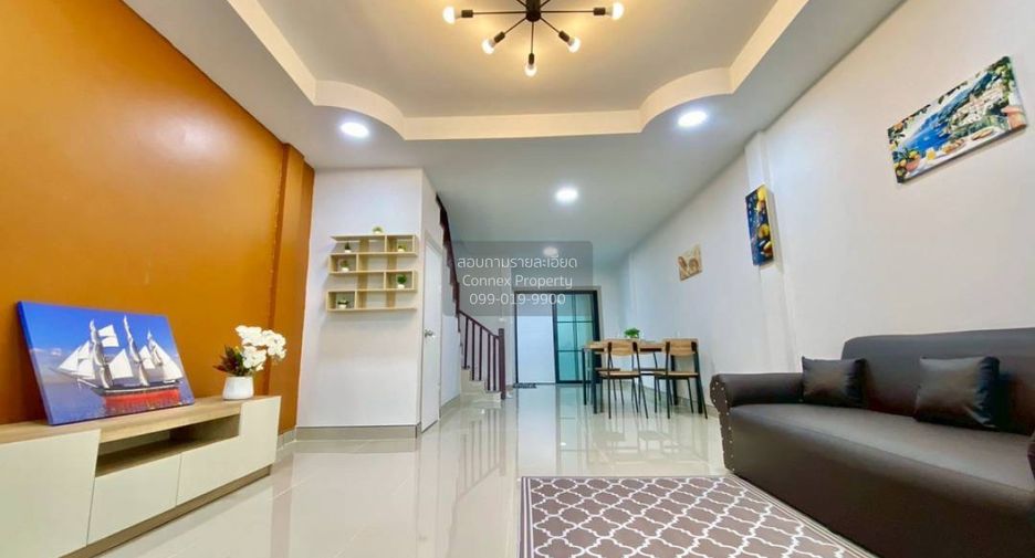 Casa adosada en venta de 3 habitaciones en Sai Noi, Nonthaburi